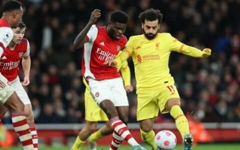 لماذا لم يشارك صلاح أساسياً في لقاء أرسنال ضد ليفربول؟