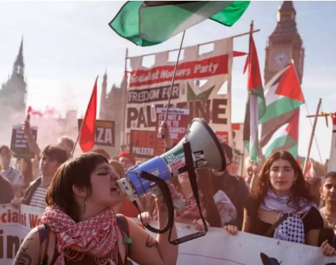 قوانين مكافحة الإرهاب تُستخدم “سلاحًا” ضد الجماعات المؤيدة لفلسطين